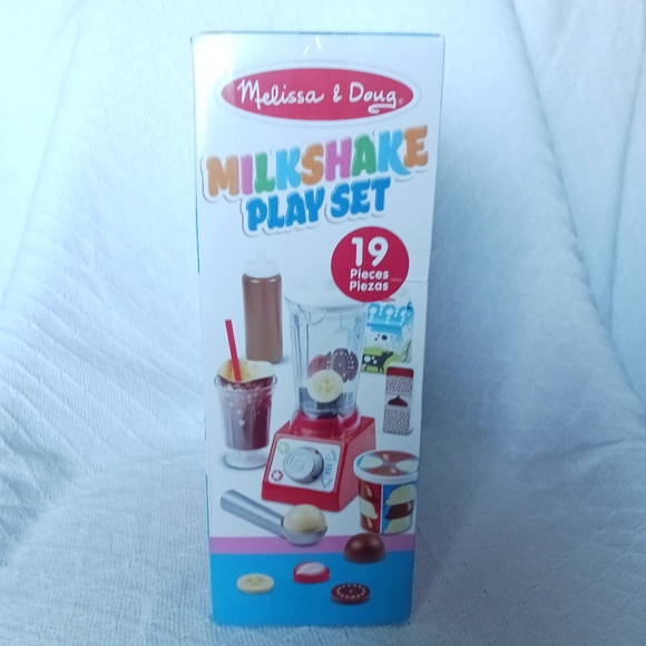 Melissa & Doug Milkshake Play Set 19 Pieces Ages 3+ - Picture 4 of 10